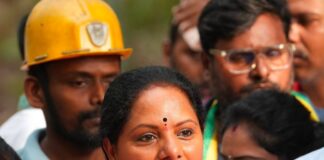 పవన్ కళ్యాణ్పై కేసు ఎందుకు పెట్టలేదు? టీఆర్ఎస్ అధ్యక్షురాలు కవిత ఫైర్