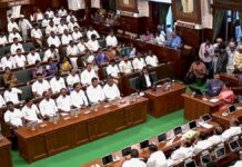 తమిళనాడు విశ్వాస పరీక్షపై సుప్రీంకోర్టు సంచలన తీర్పు