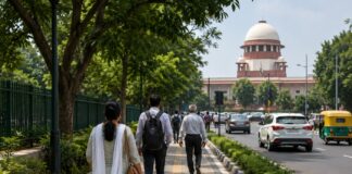 ఫుట్పాత్పై నడక పౌరుల ప్రాథమిక హక్కు – సుప్రీంకోర్టు చారిత్రాత్మక తీర్పు
