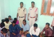 పేకాట రాయుళ్ల ఆటకట్టు..రూ.1.82 లక్షల నగదు స్వాధీనం