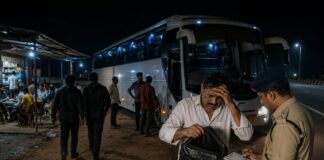 ప్రైవేటు బస్సులో భారీ బంగారు దోపిడీ