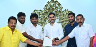 ఓటరు నమోదు ప్రక్రియలో మంత్రి లోకేశ్! ఉండవల్లి నివాసంలో వివరాల నమోదు
