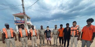 సూర్యలంక తీరంలో యువకుడి ప్రాణాలు కాపాడిన మెరైన్ పోలీసులు, స్విమ్మర్స్