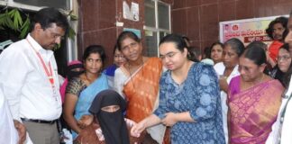 చీరాల ఏరియా ఆసుపత్రిలో పల్స్ పోలియో కార్యక్రమాన్ని ప్రారంభించిన జేసీ