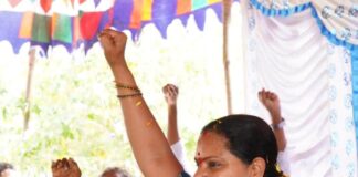 ‘అక్క రాజ్యం’ తెస్తా.. రైతుకు గౌరవం, గిరిజనులకు హక్కులు తెలంగాణ రక్షణ సేన కవిత హామీలు