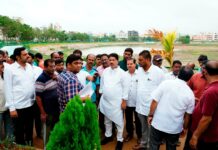 వేగంగా నల్లచెరువు అభివృద్ధి..పరిశీలించిన ఎమ్మెల్యే మాధవరం
