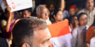 గాంధీ స్మృతిలో రాహుల్ నిరసన.. విద్యార్థులకు బాసటగా ప్రతిపక్షం