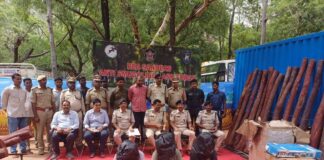 ఎర్రచందనం స్మగ్లర్లకు వార్నింగ్ సహకరిస్తే కఠిన చర్యలు తప్పవ్