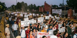 విద్యార్థుల పోరాటానికి లొంగిన మోదీ సర్కార్… అసలు కథ ఇప్పుడే మొదలవుతోంది!