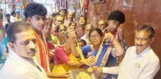 దుర్గమ్మకు బంగారు కానుక రూ.17 లక్షల లక్ష్మీ కాసుల హారం