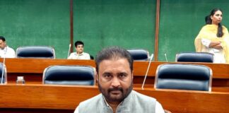 పొగాకు రైతులపై మాట్లాడే హక్కు లేదు