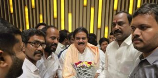 కాకినాడలో మంత్రి మనోహర్తో రమేష్ భేటీ