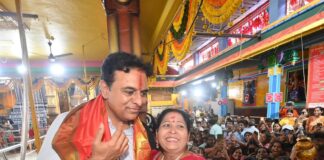 బోనాల వేడుకల్లో కేటీఆర్ తెలంగాణ సుభిక్షం కోసం పూజలు