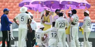 శ్రీలంకతో తొలి టెస్టు బలహీనంగా టీమిండియా