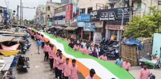 300 అడుగుల తిరంగా యాత్ర దేశభక్తితో మార్మోగిన చీరాల వీధులు