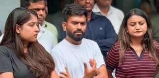 స్కూల్ ఠీక్ కరో బొద్దింకల కొత్త డిమాండ్