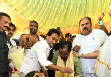 హైదరాబాద్లో పెళ్లి వేడుకకు జగన్ వధూవరులను ఆశీర్వదించిన మాజీ సీఎం