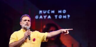 రియల్ లైఫ్ బ్యాట్మ్యాన్ ఢిల్లీలో రాహుల్ పోస్టర్లు