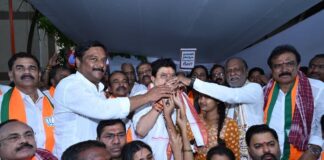 ఫీజు బకాయిలపై బీజేపీ పోరు ముగిసిన రెండు రోజుల దీక్ష
