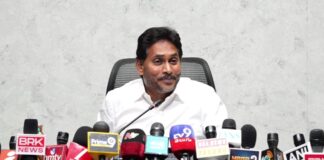 బీసీ రిజర్వేషన్లపై చంద్రబాబు మౌనం.. బడుగులకు అన్యాయం చేస్తున్నారన్న జగన్