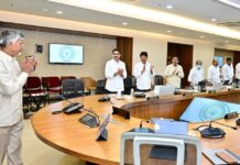 చంద్రబాబుకు మంత్రుల స్టాండింగ్ ఓవేషన్!