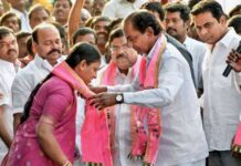 కేసీఆర్ చాలా మంచోడు కొండా సురేఖ ప్రశంసలు బీఆర్ఎస్ వైపు అడుగులు?