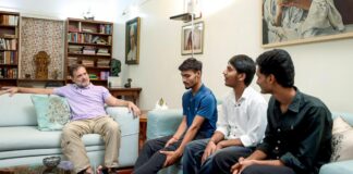 బిహార్ విద్యార్థులపై కాల్పులు ప్రధాని నరేంద్ర మోదీపై రాహుల్ ఫైర్