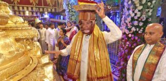 శ్రీవారికి చంద్రబాబు పట్టువస్త్రాలు
