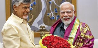 మోదీ సేవా ప్రస్థానంపై కాశీలో యాత్ర