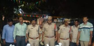 తునిలో గంజాయి దందా ఇంటినే అడ్డాగా చేసుకుని రవాణా