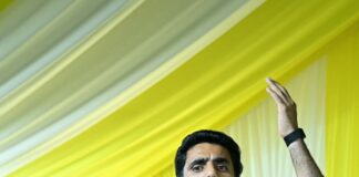 టీచర్లకు అండగా ఉంటాం గురువుల జోలికొస్తే ఊరుకోం శాప్ ఘటనపై లోకేశ్ ఫైర్