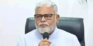 అక్రమాలు చెప్తుంటే గవర్నర్ ఆశ్చర్యం