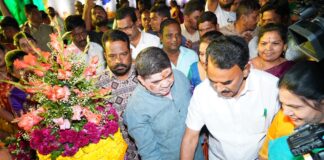 వైభవంగా పూల పండుగకు శ్రీకారం