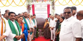 పార్టీలు కాదు.. పేదరికమే ప్రామాణికత
