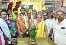వేంపల్లి వాసవి అమ్మవారిని దర్శించుకున్న ఎమ్మెల్సీ భూమిరెడ్డి
