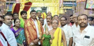 వేంపల్లి వాసవి అమ్మవారిని దర్శించుకున్న ఎమ్మెల్సీ భూమిరెడ్డి