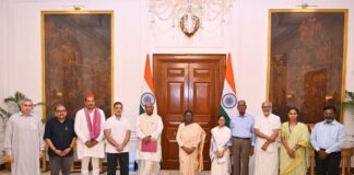 ఓటు చోరీ ఆధారాలు రాష్ట్రపతితో రాహుల్ గాంధీ